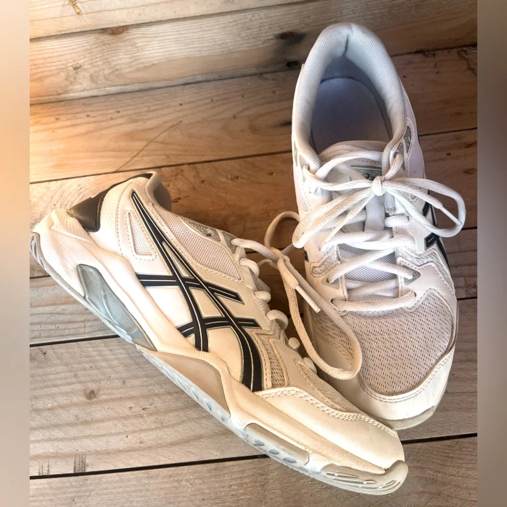 ASICS Women's White, Navy, Silver Athletic Volleyball Sneakers Sz 8